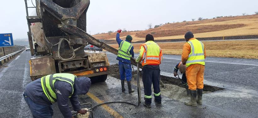 BergMix mixer discharging into a concrete road patch on the N3, route marker in view